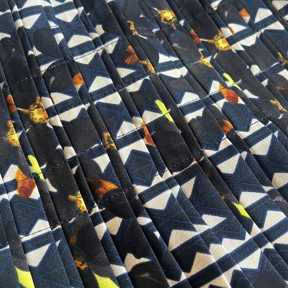 Flippy! J Crew pleated mini skirt - Sz 2 - Picture 3 of 5